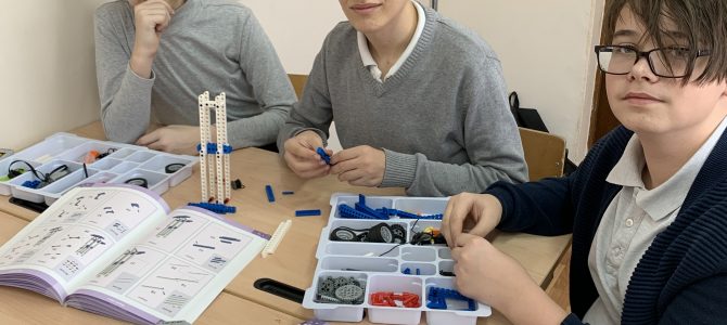 Лего-конструирование в «Точке Роста»
